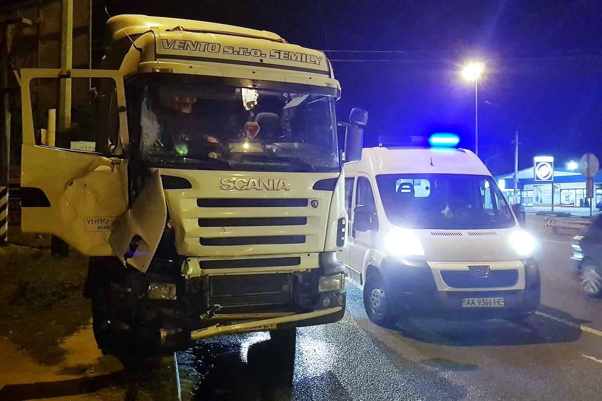 Фура пострадала незначительно