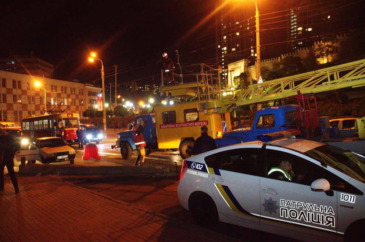 На Глыбочицкой образовалась пробка со стороны Подола