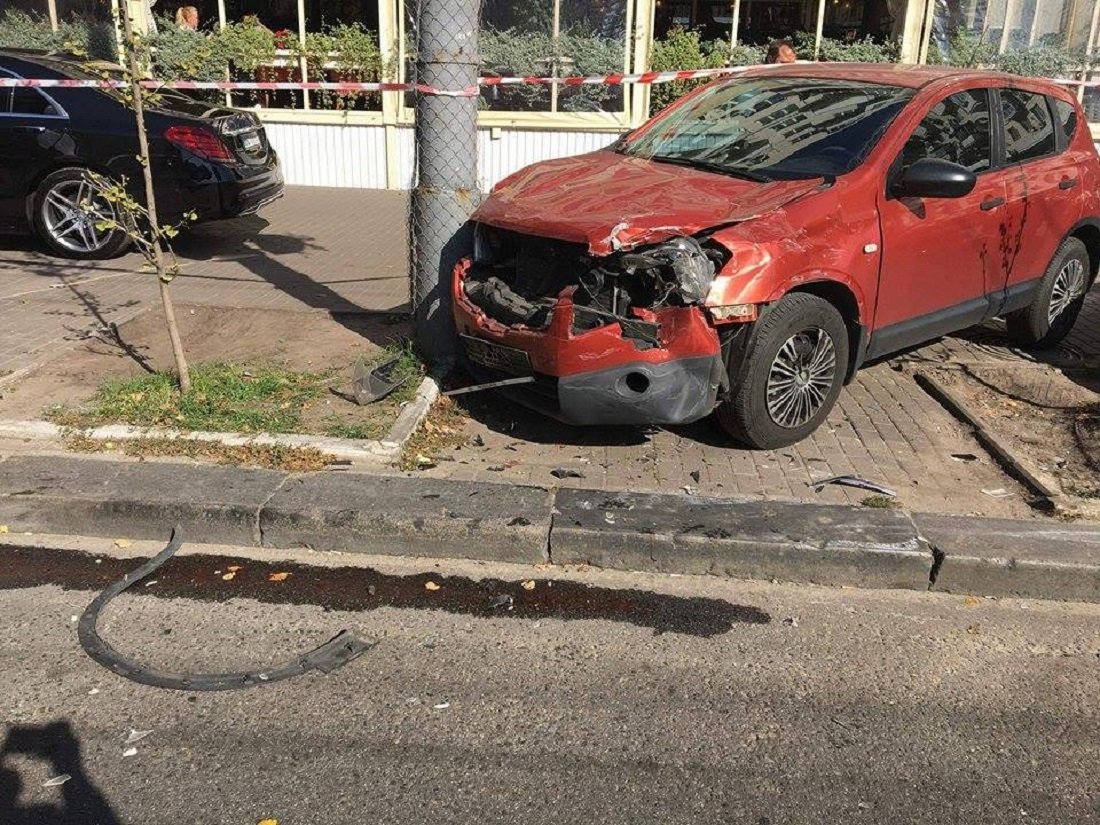 Причиной аварии стало столкновение Honda Acura и Toyota Camry