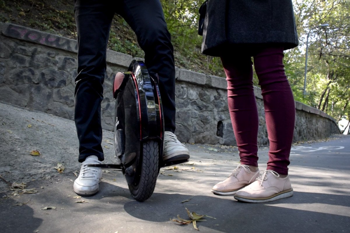 Некоторые киевляне сменили автомобиль на гироскутер