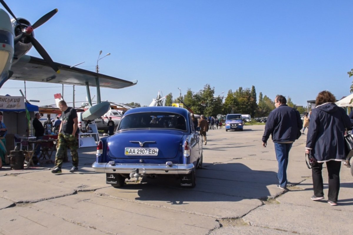 На Old Car Land представлены как раритетные иномарки. так и отечественные авто