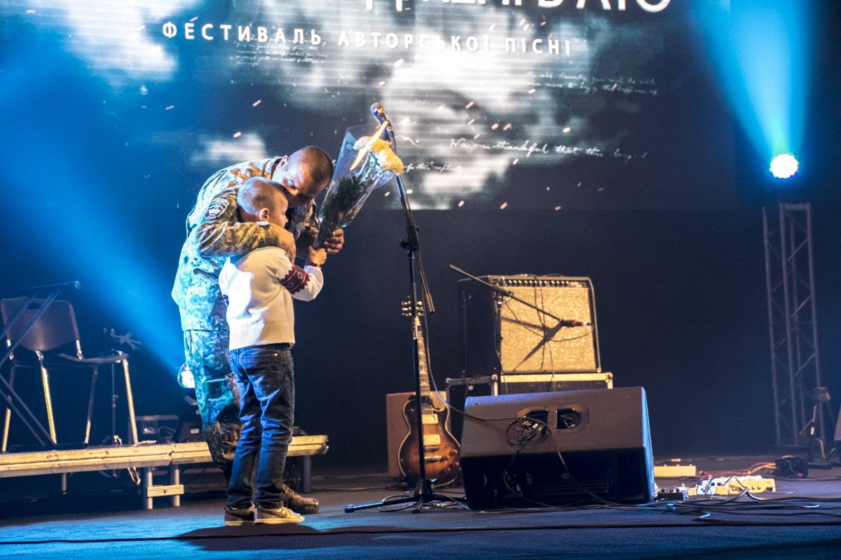 Цветы для героев страны