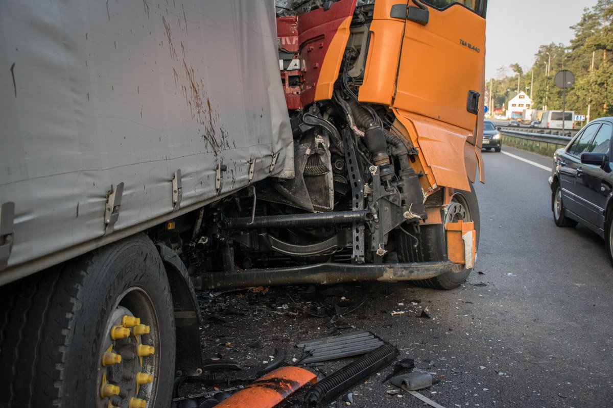 Авария произошла в 2.40 ночи на Житомирской трассе