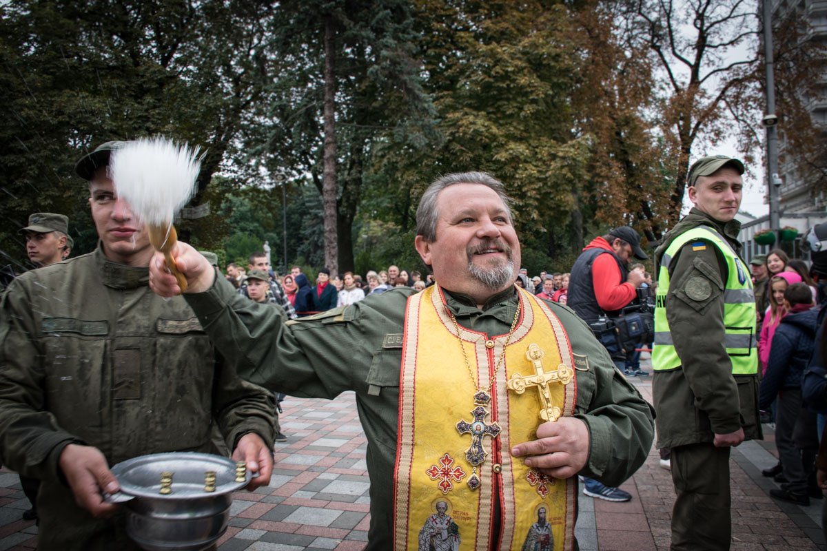 Военный капеллан на торжественной церемонии посвящения в Нацгвардию
