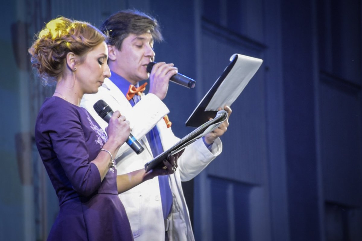 Ведущие приветствовали гостей и участников фестиваля на двух языках: украинском и английском