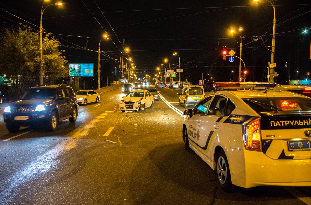 На место аварии прибыла патрульная полиция и бригада скорой помощи