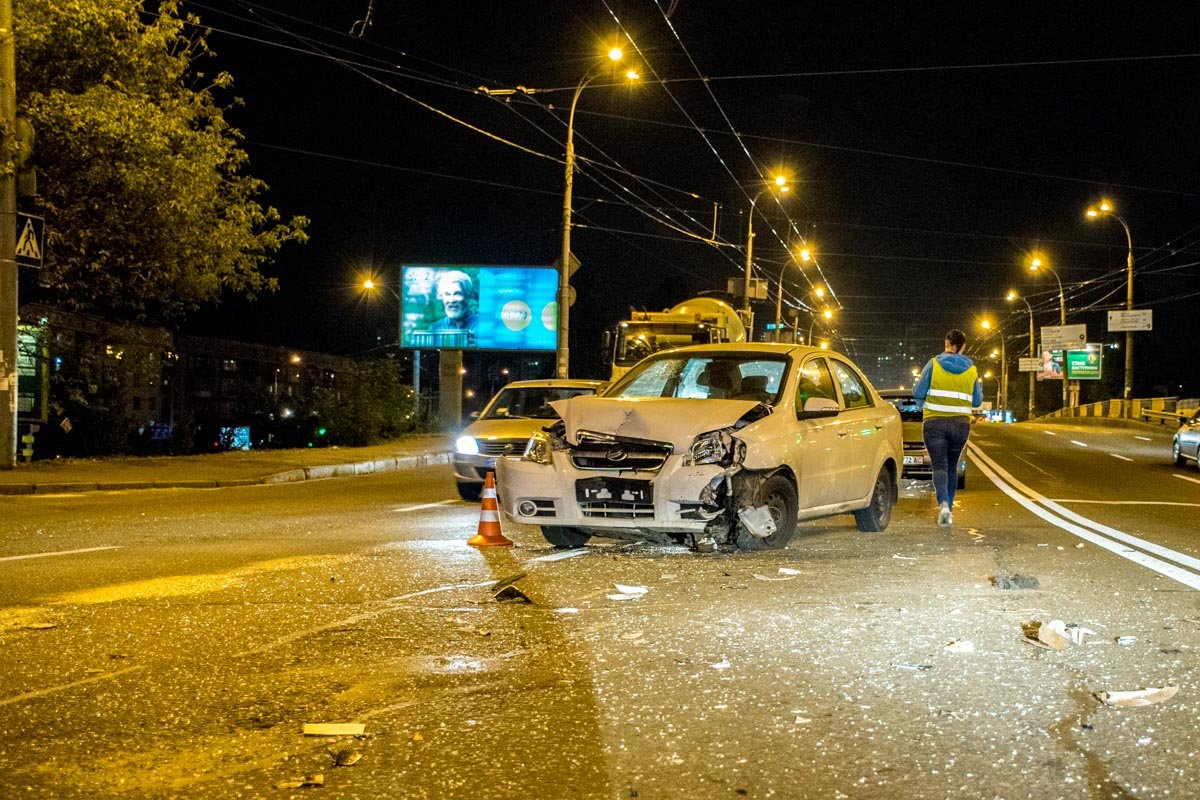 В результате столкновения пострадали две девушки
