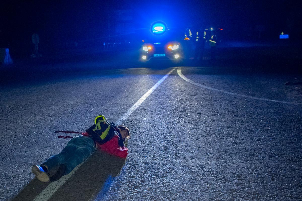 Следователи предварительно описали автомобиль по осколкам на проезжей части.