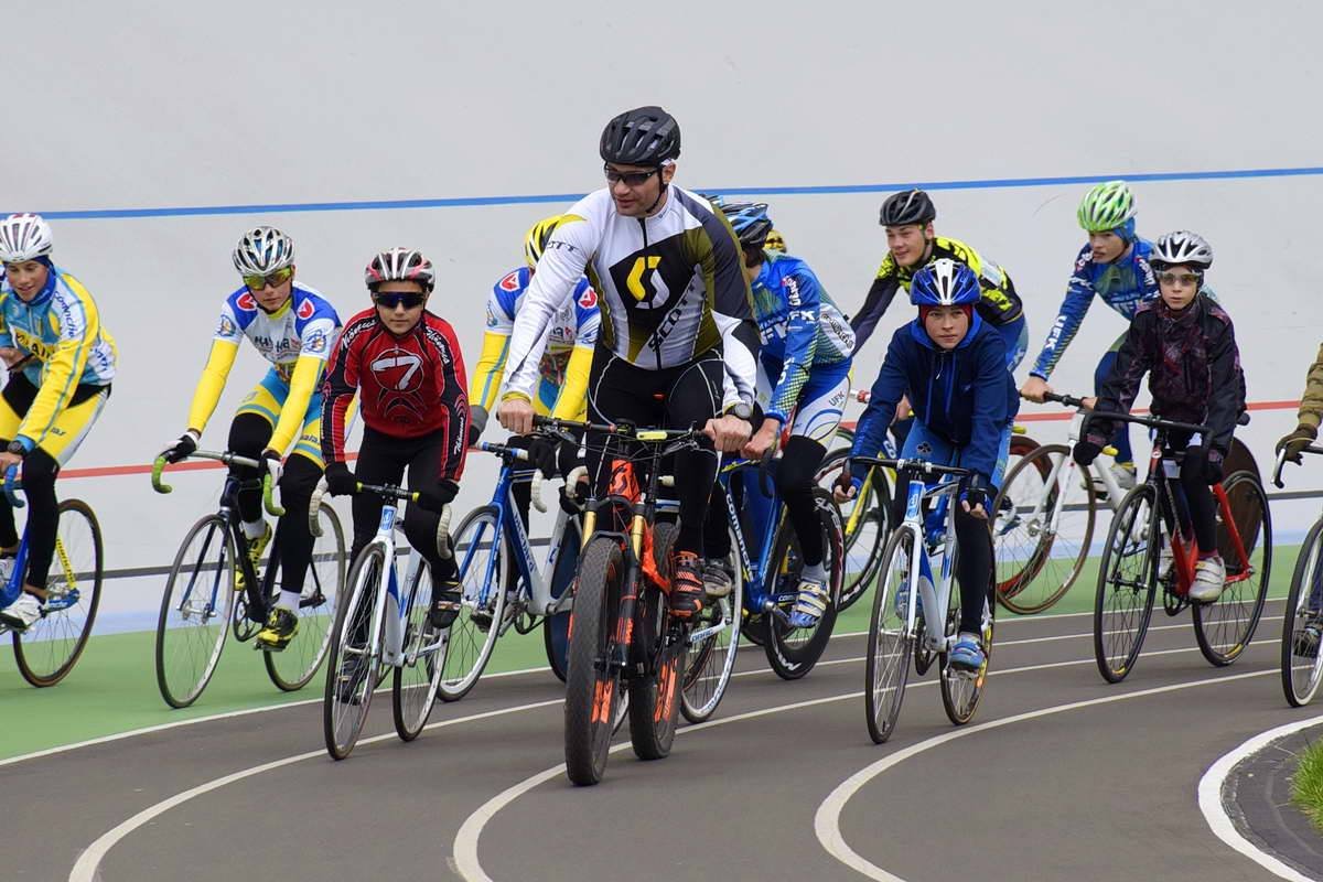 Мэр Киева Виталий Кличко сам проехался по велотреку