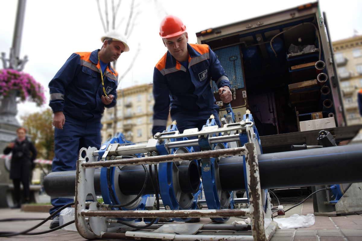 Сваривание труб большим паяльником