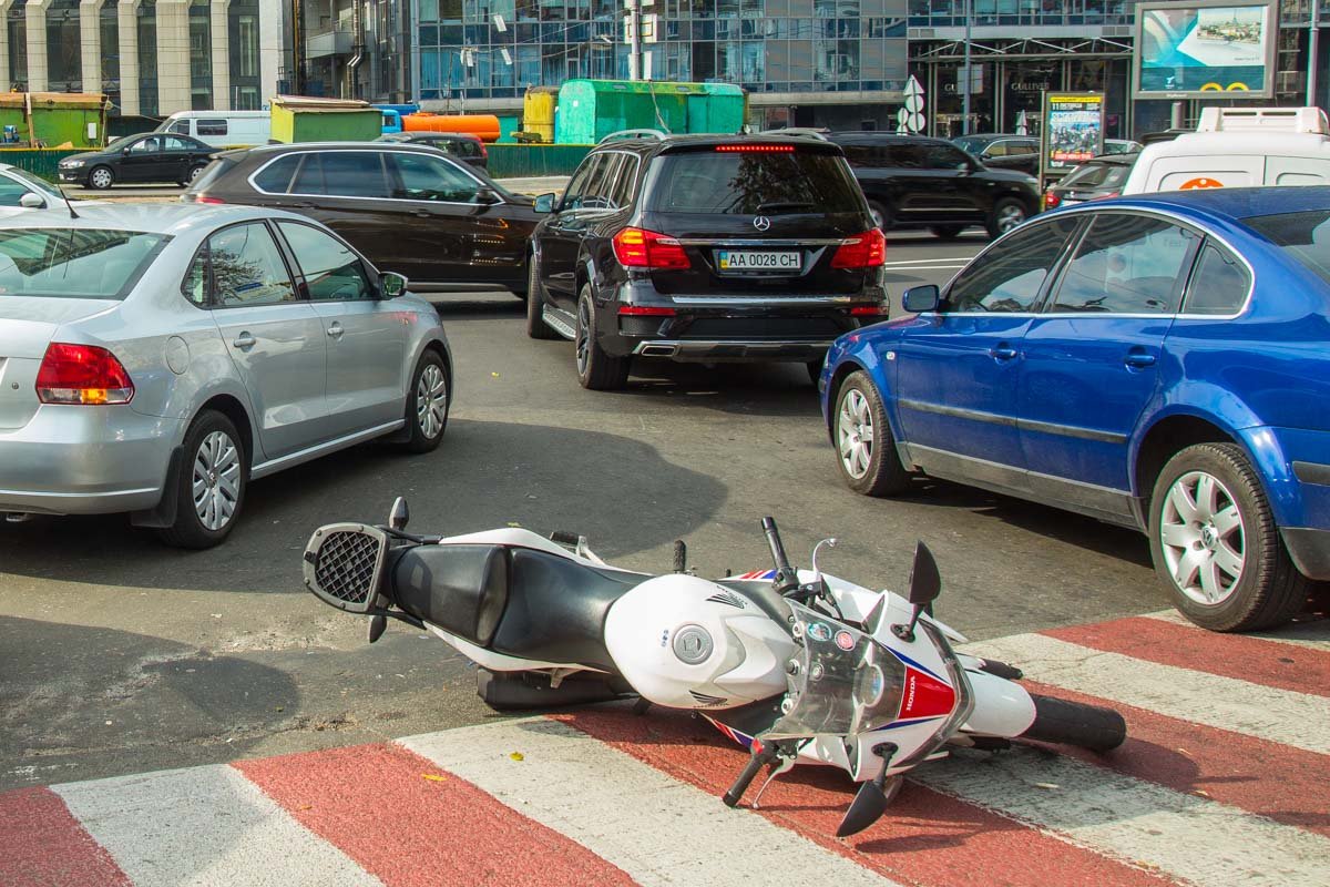 Несмотря на аварию пробки на этом участке дороги не образовалось