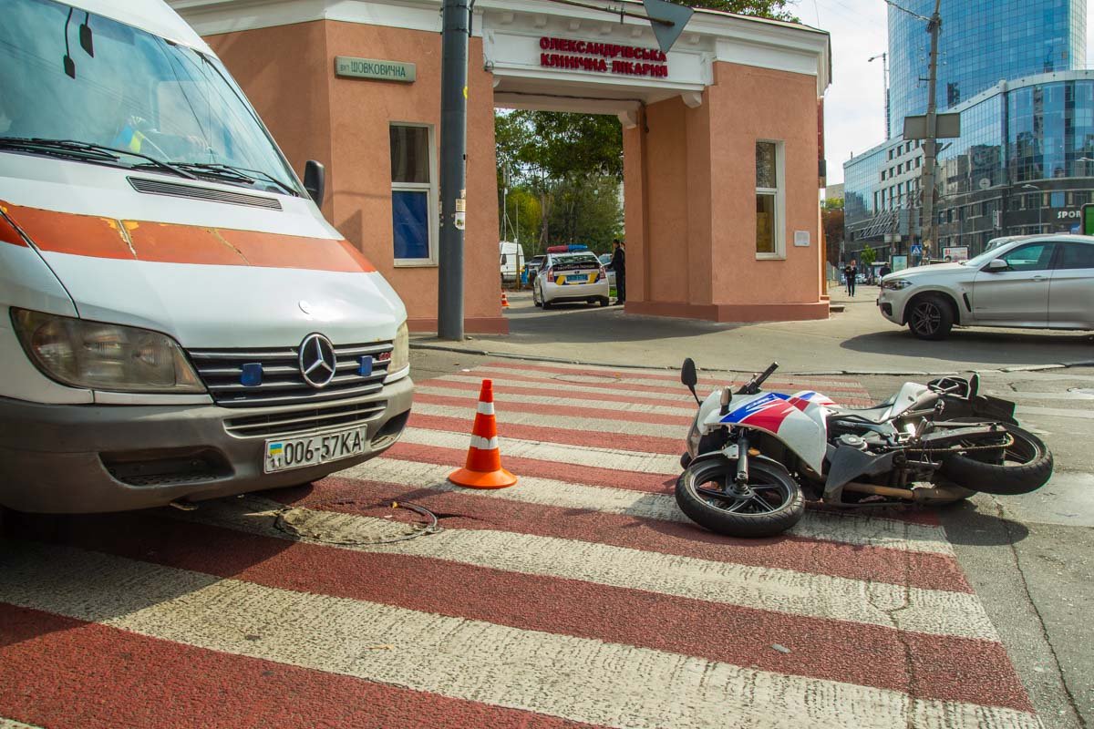 Бригада «скорой» оперативно доставила пострадавшего водителя в больницу