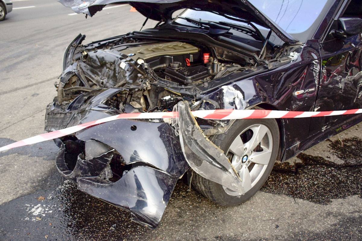 Повреждения BMW