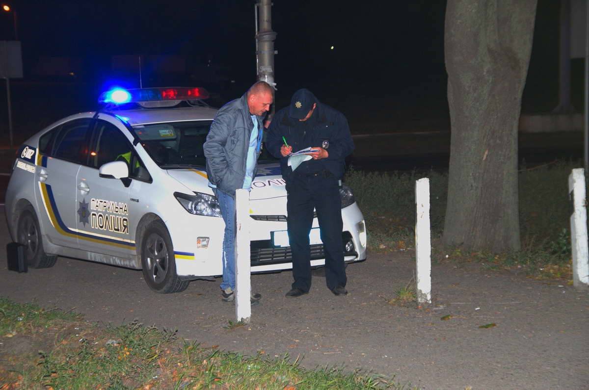 На место аварии прибыли полиция и скорая помощь