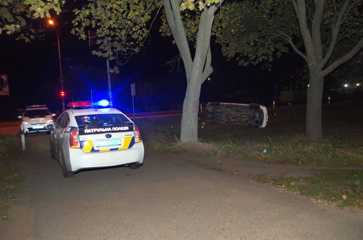 Полиция утверждает, что в машине найден пакетик, возможно с наркотиками