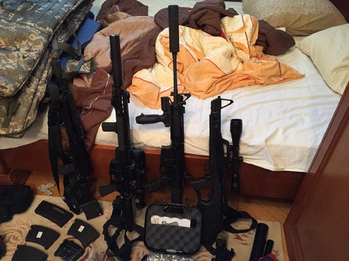 В Киеве изъяли арсенал оружия у 50-летнего мужчины 2