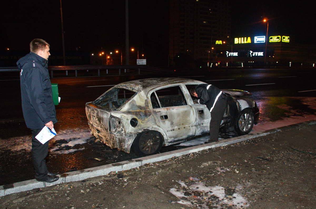 Криминалисты выясняют причину возгорания