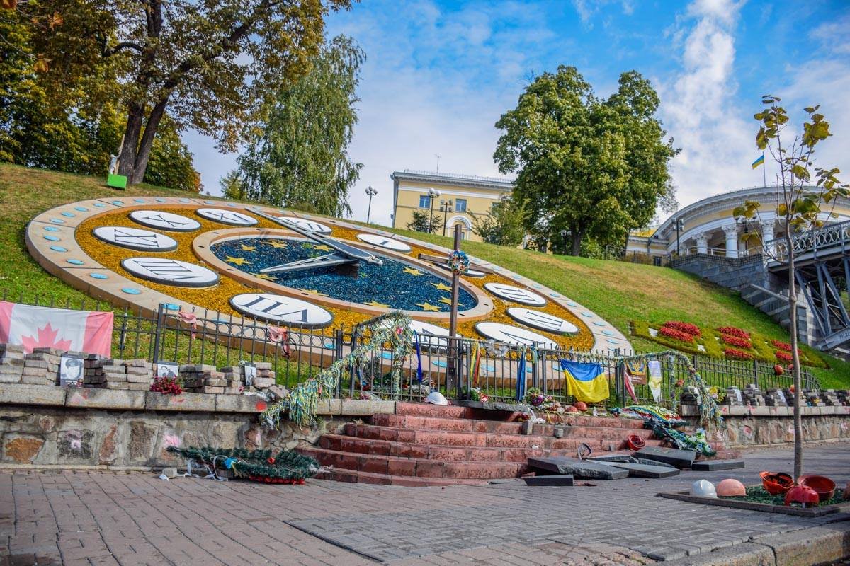 Скорее всего придется устанавливать новый памятник