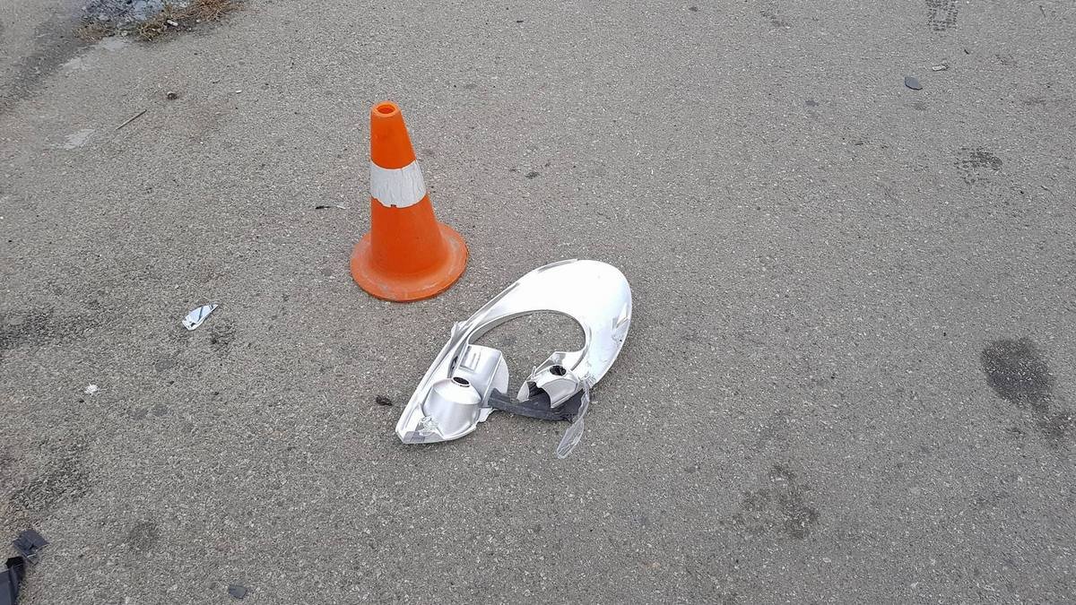 От удара у авто отлетели детали