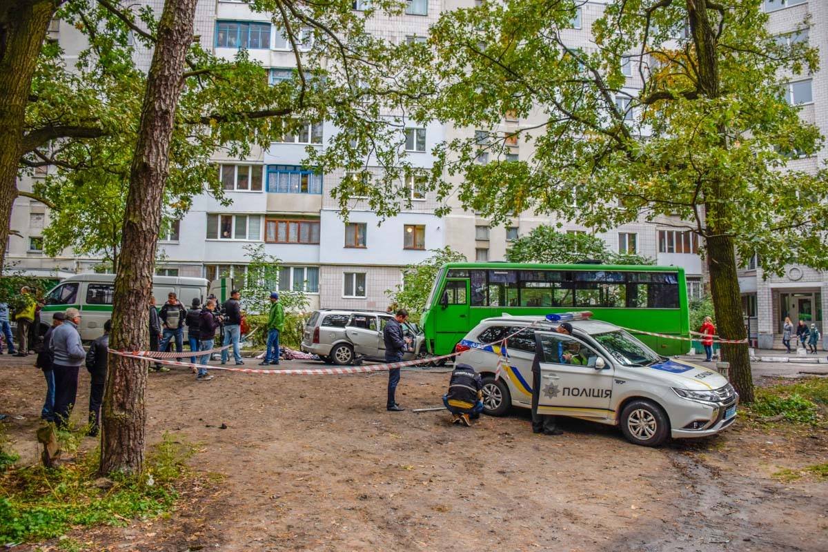 Авария случилась прямо во дворе многоэтажки