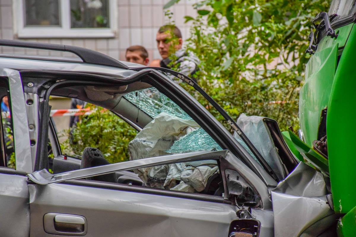 По словам свидетелей аварии, иномарка летела на скорости 150 километров в час