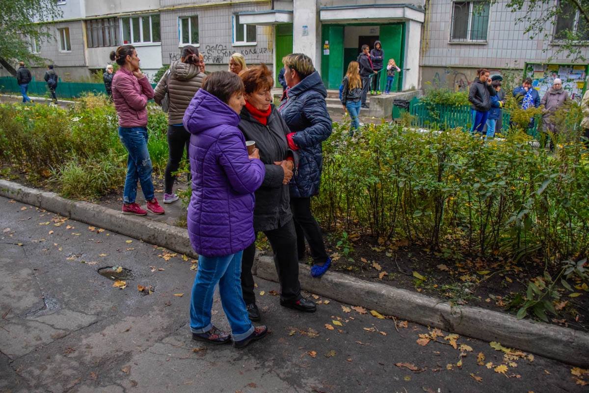 На место аварии прибыли родственники погибших