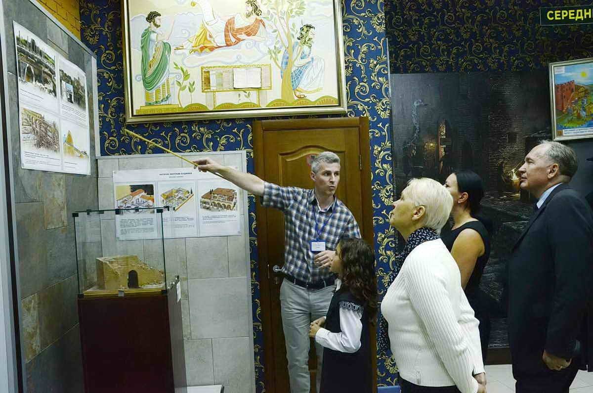 Экскурсии проходят ежедневно