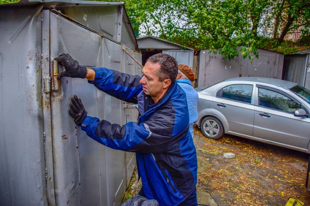 Жители Татарки не хотят отдавать землю, на которой стоят их гаражи, под строительство высотки