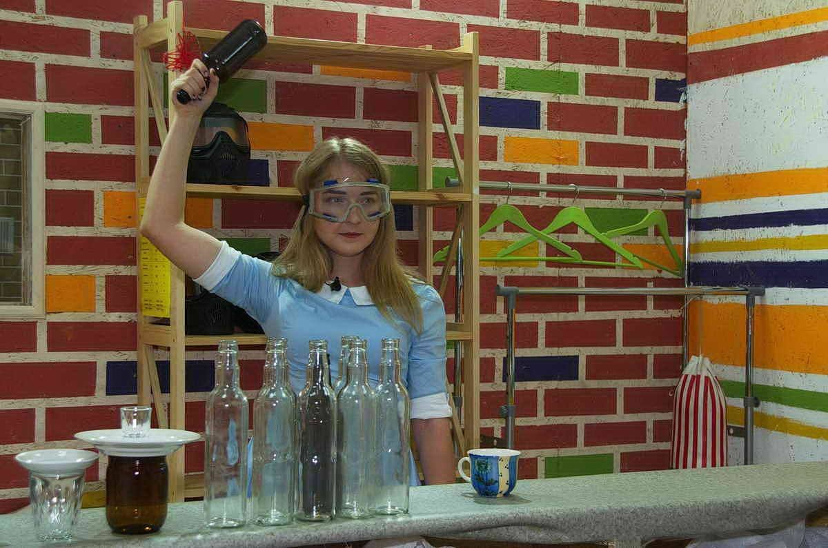 Бутылки - самый удобный предмет для битья