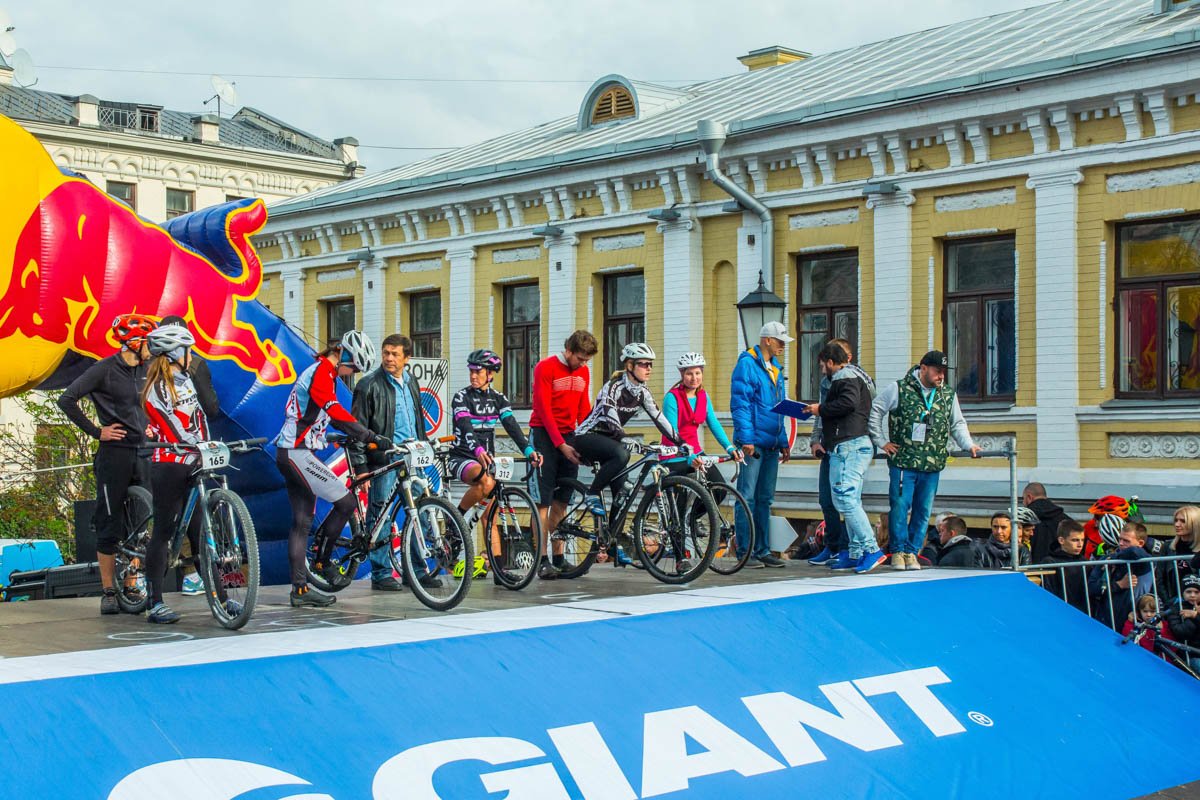 Победителей велогонки выбирали в несколько заездов