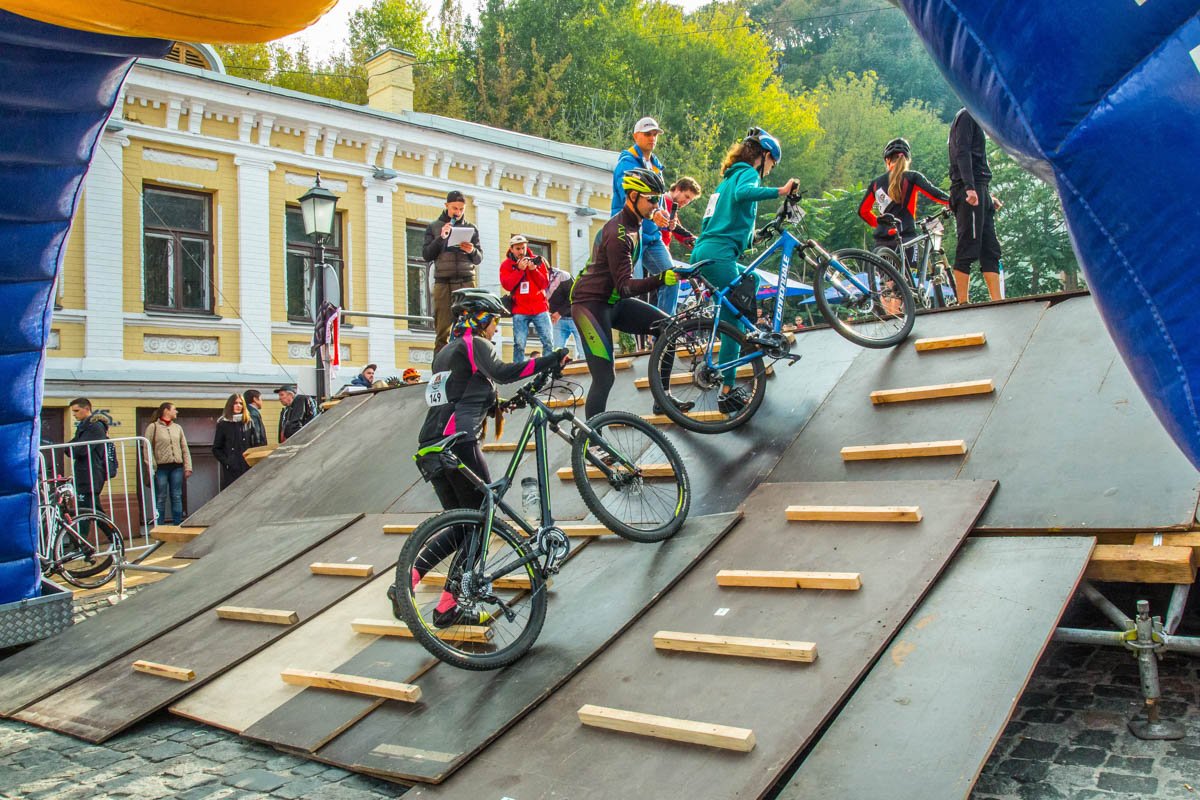 Так велосипедисты поднимались на дистанцию