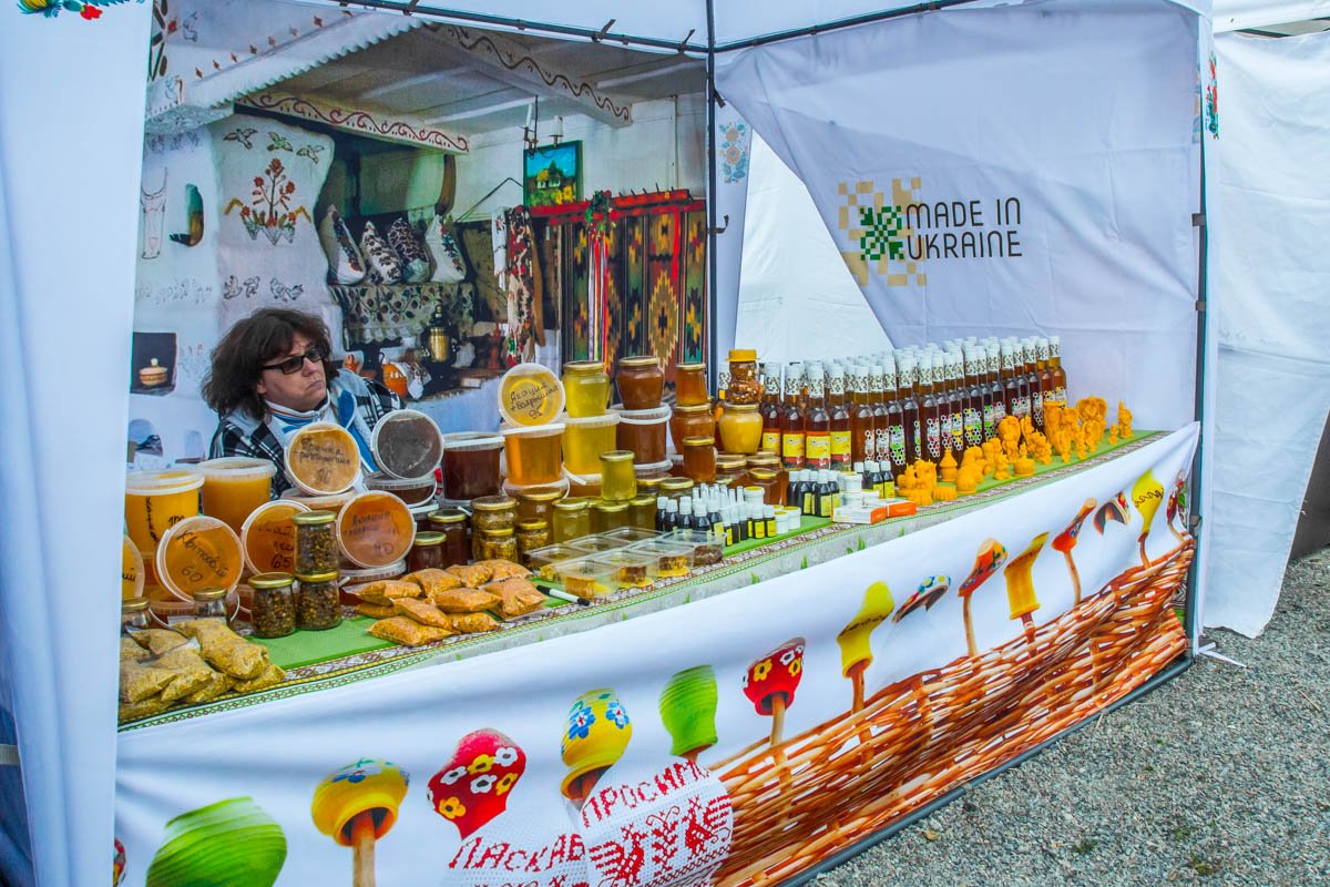 Был на грузинском празднике и медовый уголок Украины