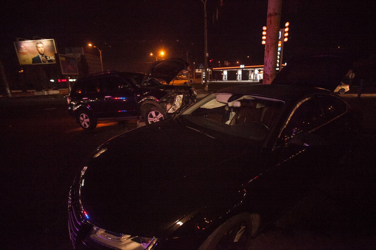 На перекрестке проспектов Оболонского и Бандеры дорогу не поделили Subaru Forester и Audi