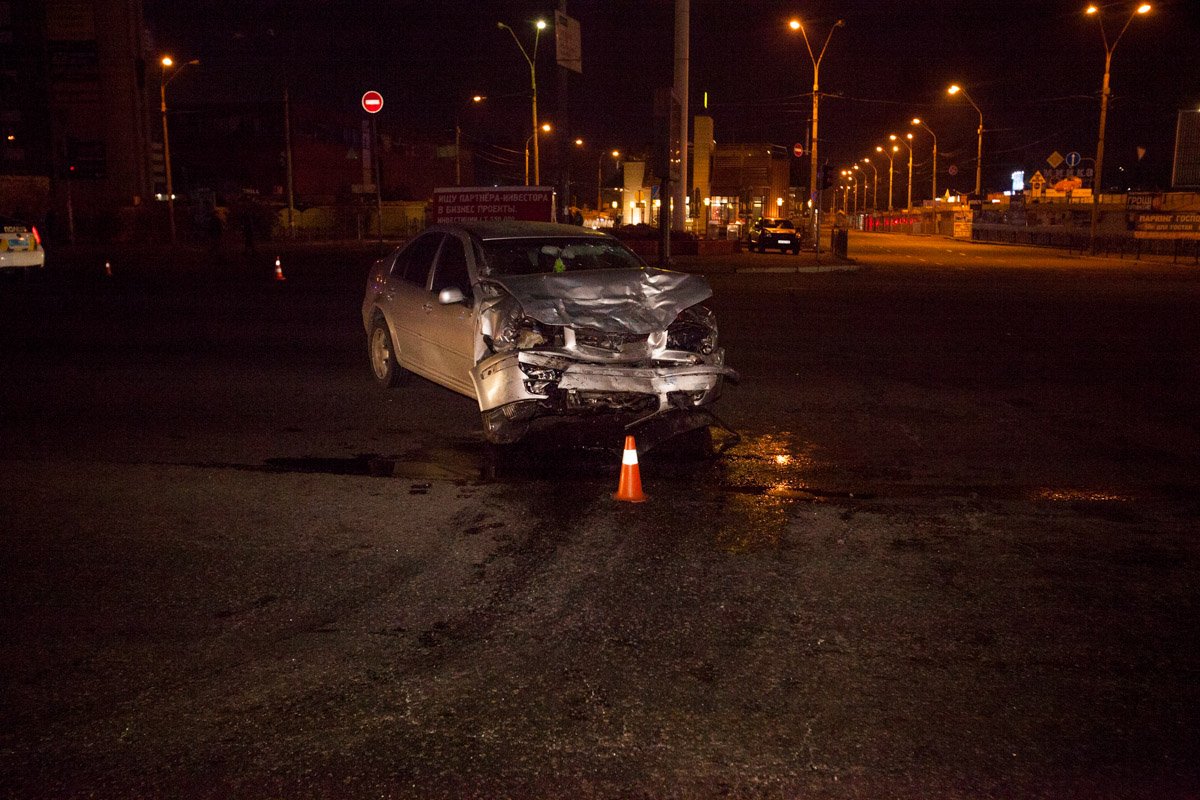 В аварии пострадали 2 человека