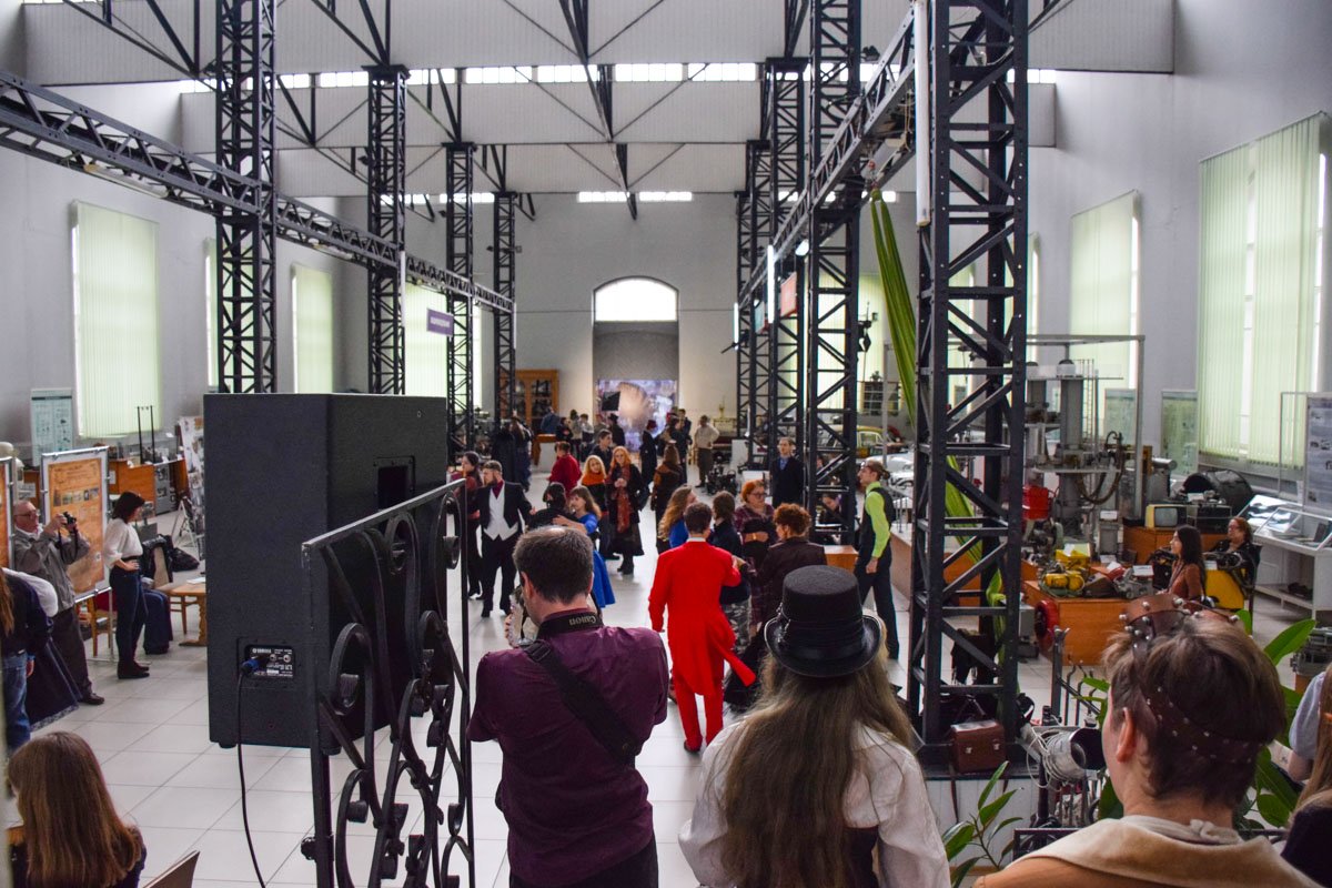 На мероприятие собралось достаточно много людей