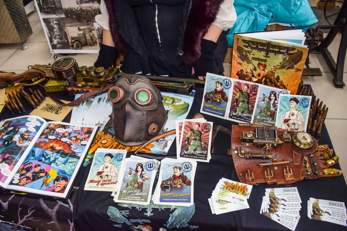 Фанаты стимпанка продавали интересные безделушки