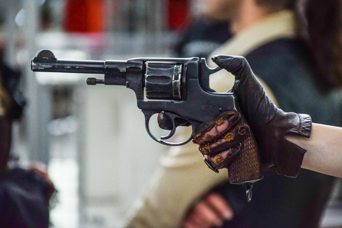 Участники фестиваля дополняли свои образы раритетными вещами