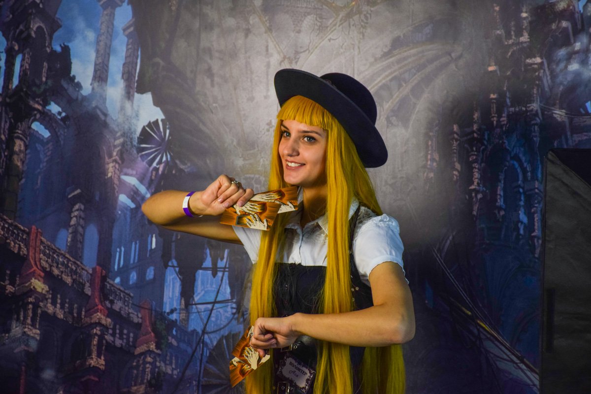 Яркие волосы и радужная улыбка