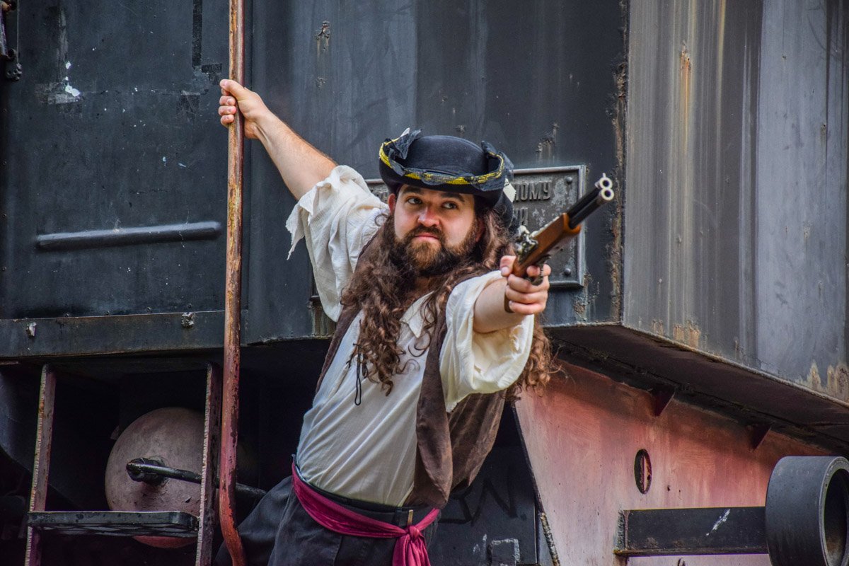 На фестиваль стимпанка заглянули и пираты