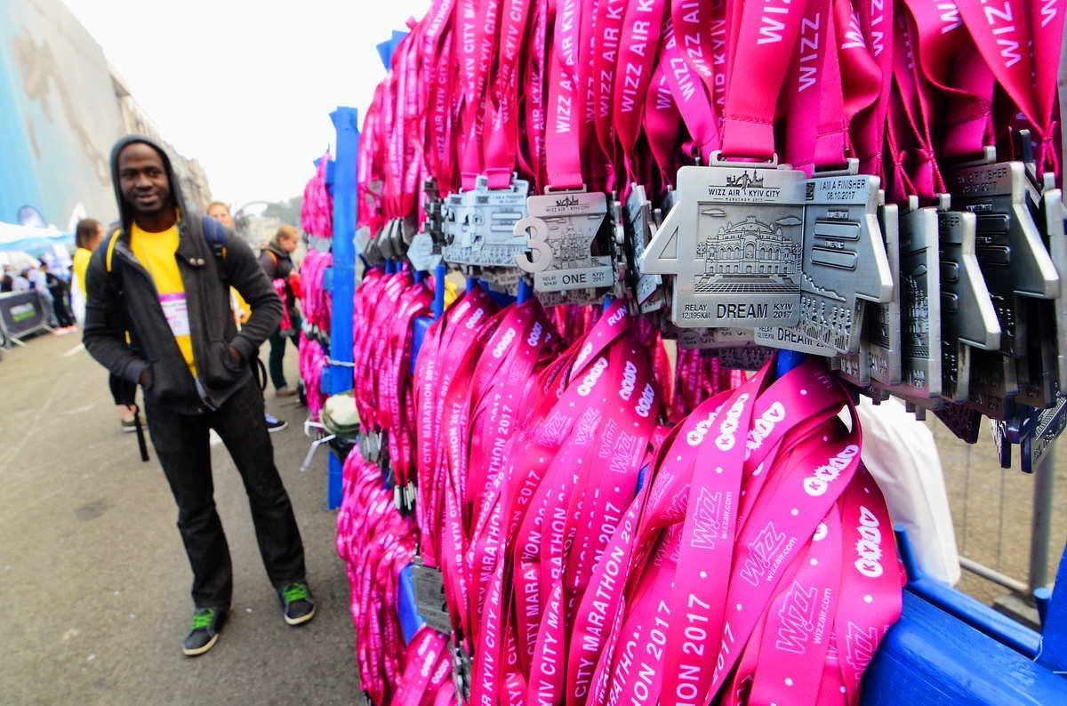 А такие медали получали все бегуны на финише