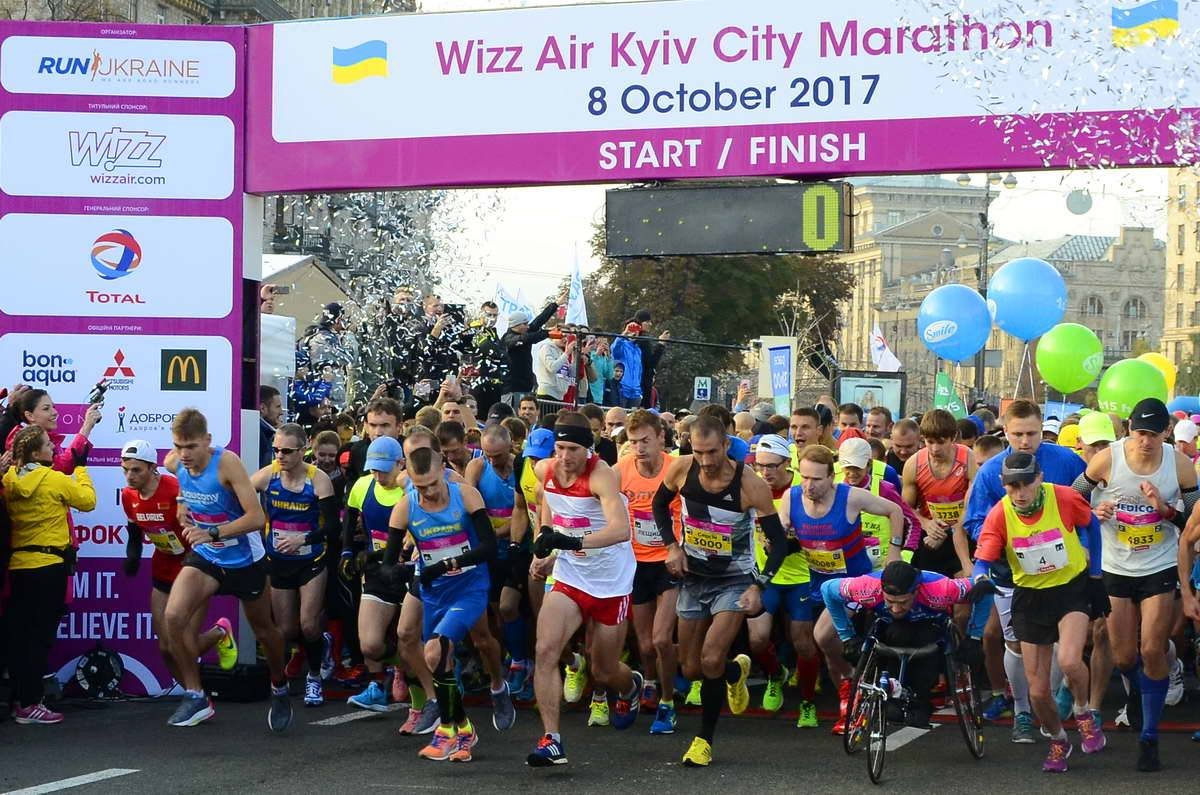 Торжественный старт забега на 42 км