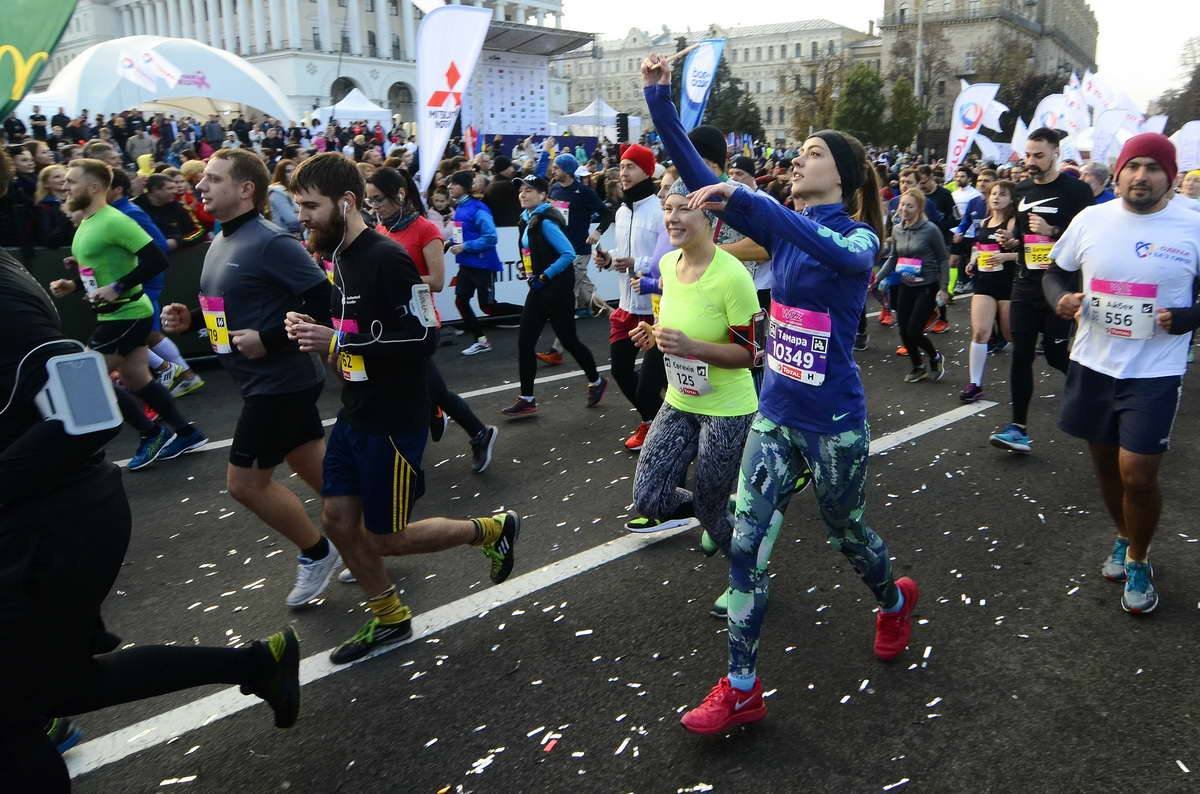 Во время забега некоторые участники успевали делать фото и видео
