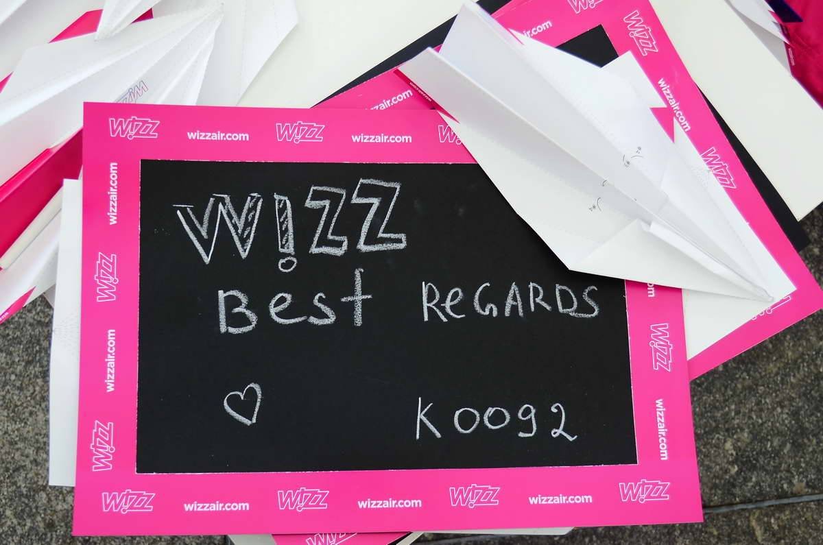 А на таких плакатах можно написать свои пожелания марафонцам