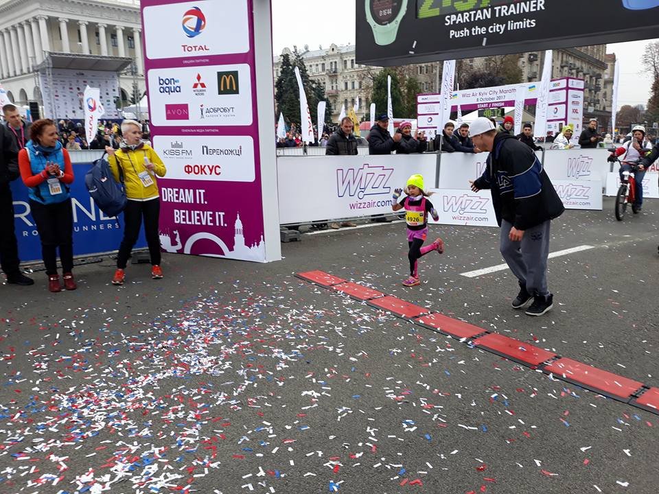 Фото: Kyiv Marathon/Facebook. 7-летняя Николь на старте