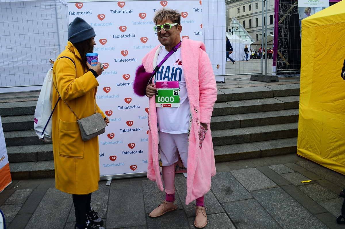 Корогодский перед забегом долго позировал перед журналистами