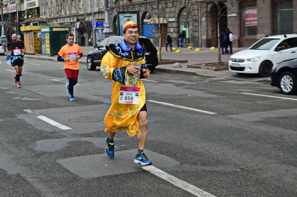 Одни из них - бегуны из других стран