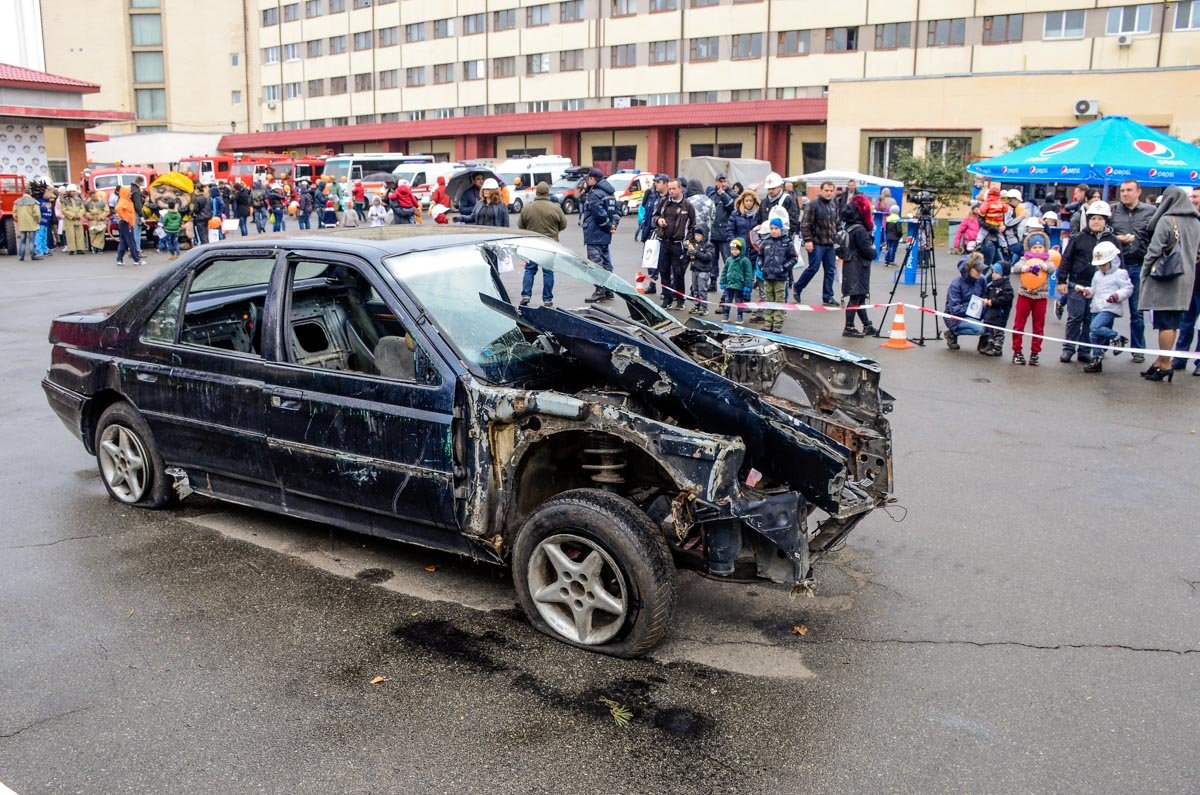 Инсталляция сгоревшей машины