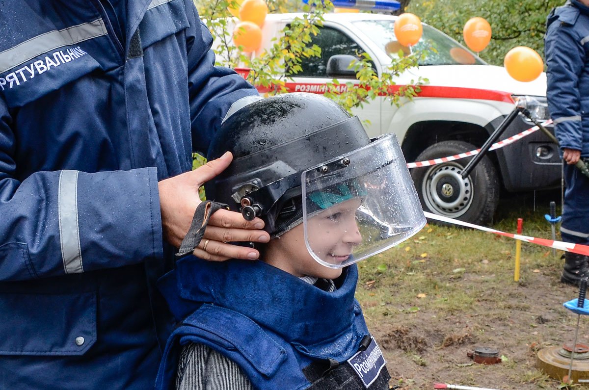 В Киеве малышей обучали тушить пожары и делать массаж сердца 14