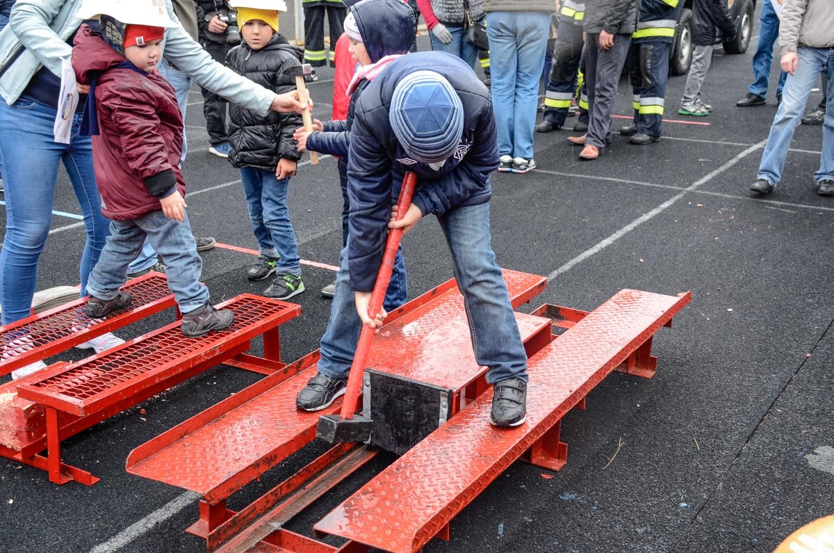 Среди прочего были и соревнования