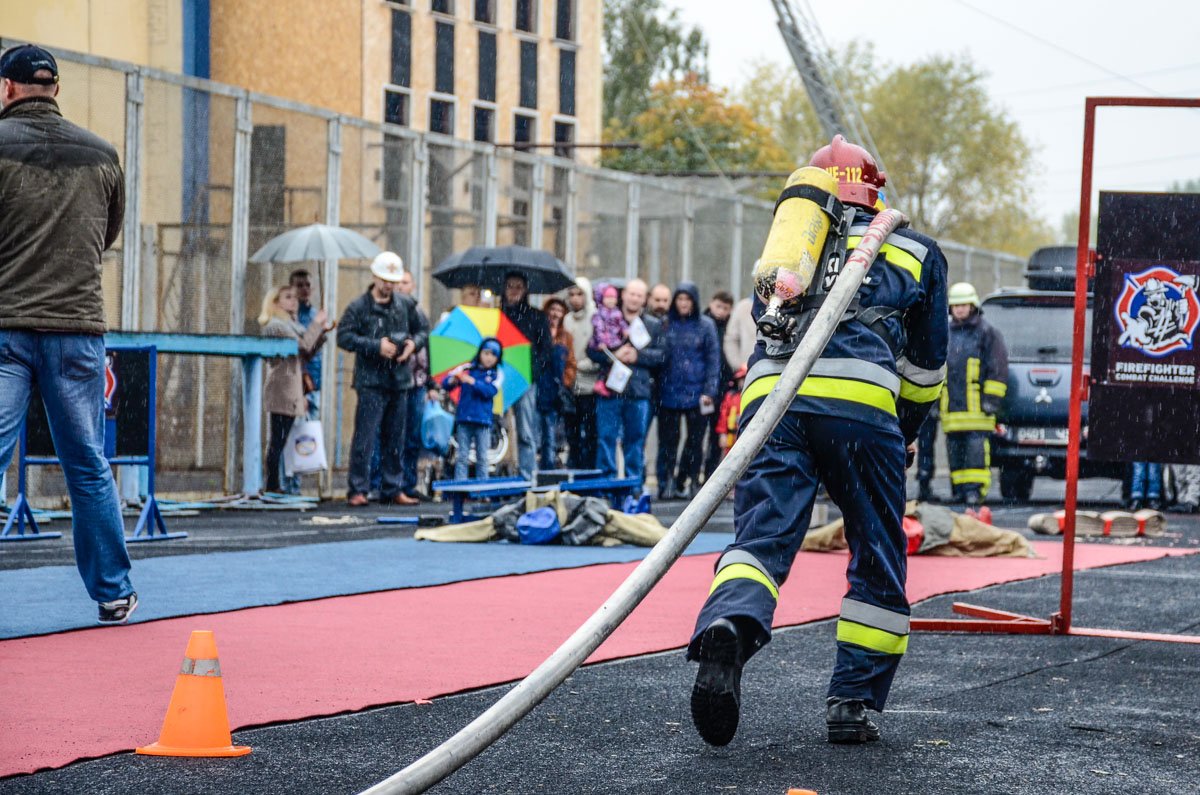 В Киеве малышей обучали тушить пожары и делать массаж сердца 27